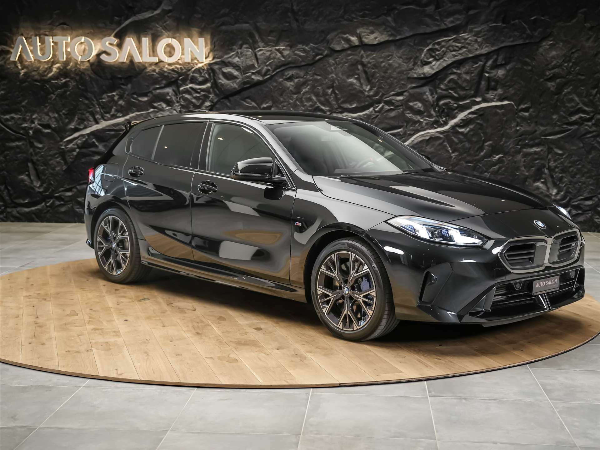BMW M135 xDrive *Harman/Kardon*Sportsitze*Sitzheizung*Keyless Go*-image-6