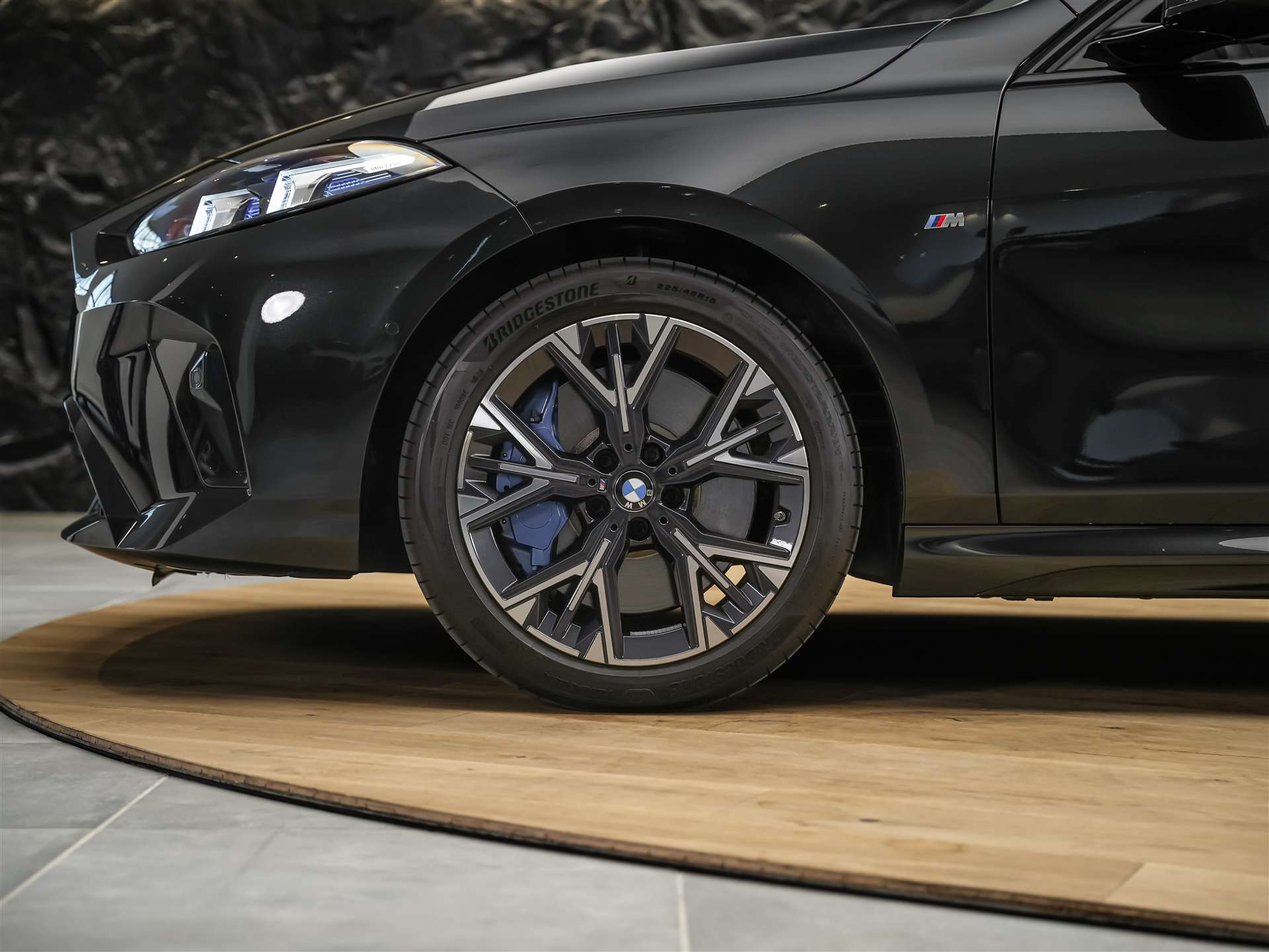 BMW M135 xDrive *Harman/Kardon*Sportsitze*Sitzheizung*Keyless Go*-image-14