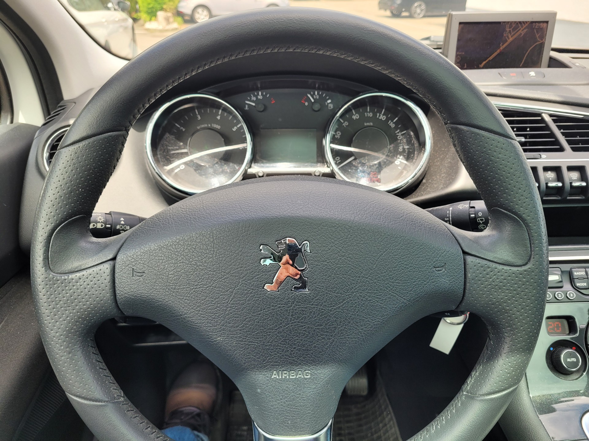 PEUGEOT 3008 1.6 16V T Sport Pack Tiptronic-image-12