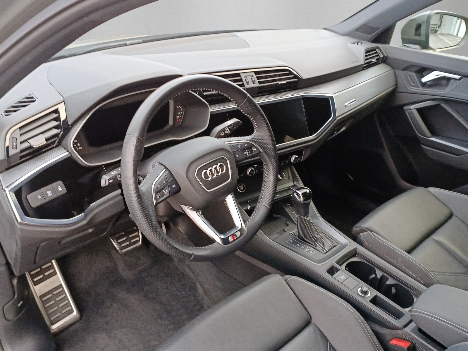 AUDI Q3 35 TFSI advanced S-tronic-image-3