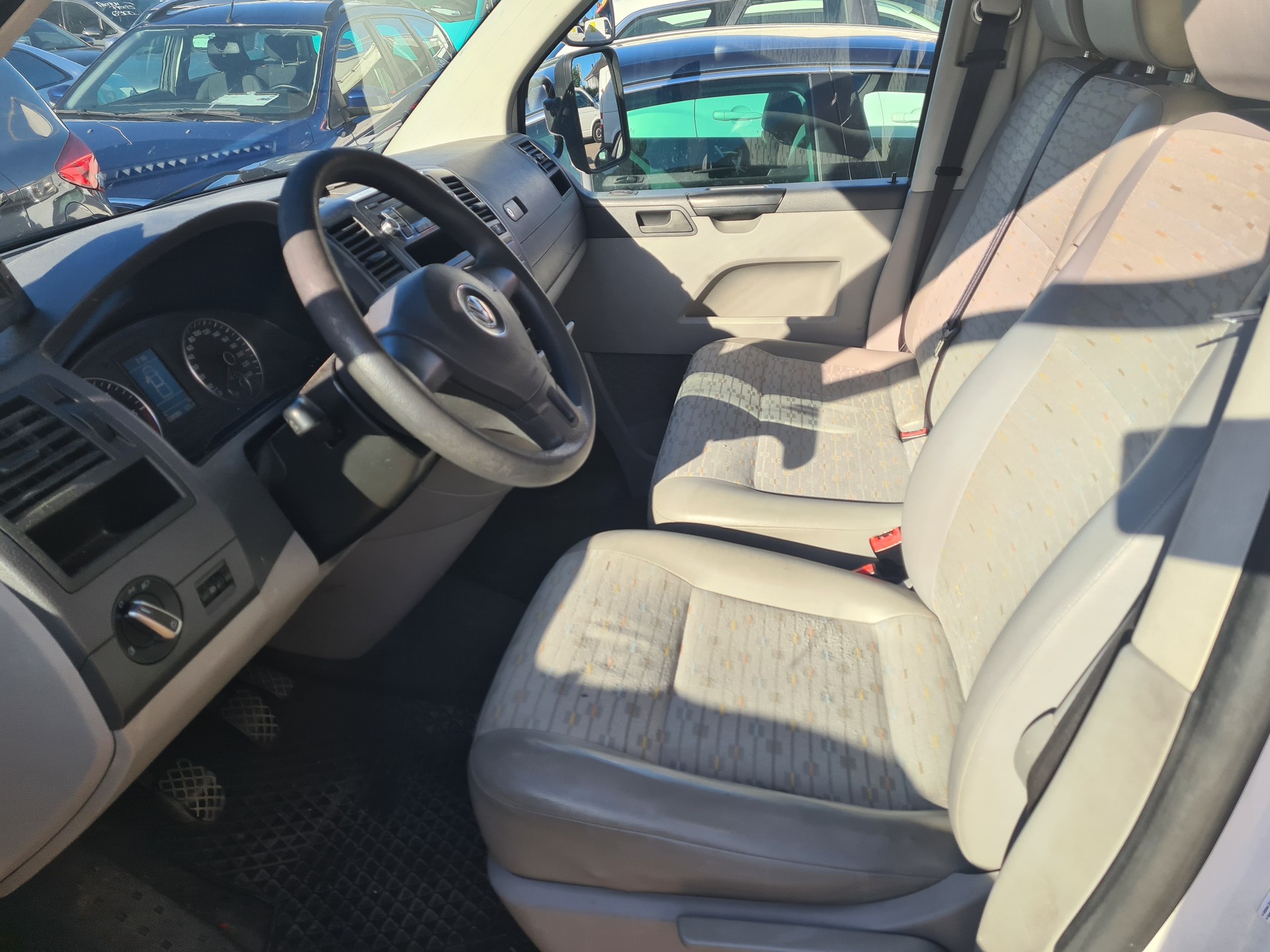 VW T5 2.0 TDI-showroom-element-1
