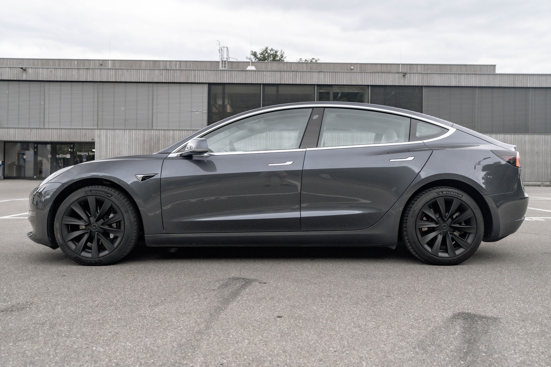 TESLA Model 3 Long Range Dual Motor AWD * FRISCH AB MFK * NEUE BREMSEN VO & HI * Beschleunigungsschub *-image-7