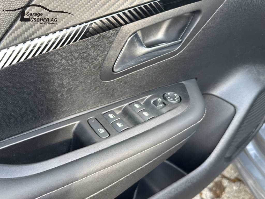 PEUGEOT 208 1.2 PureTech 100 Allure-image-14