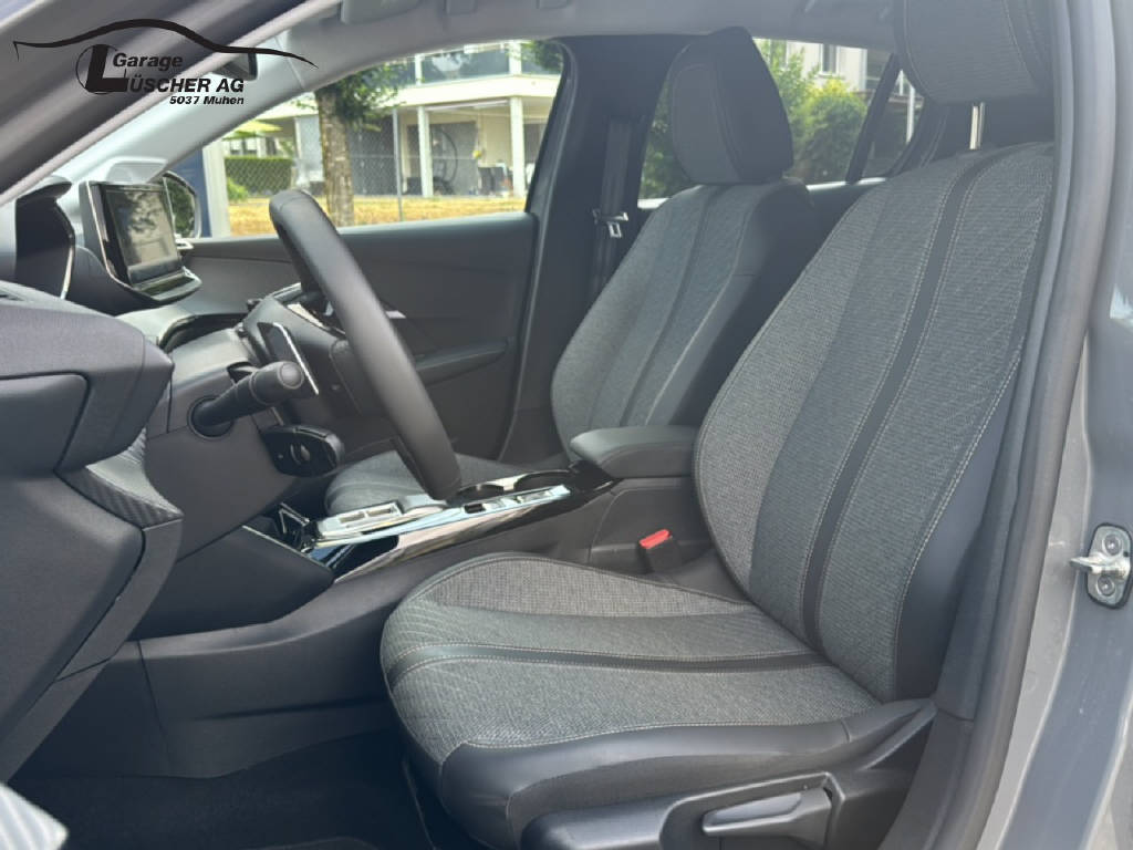 PEUGEOT 208 1.2 PureTech 100 Allure-image-9