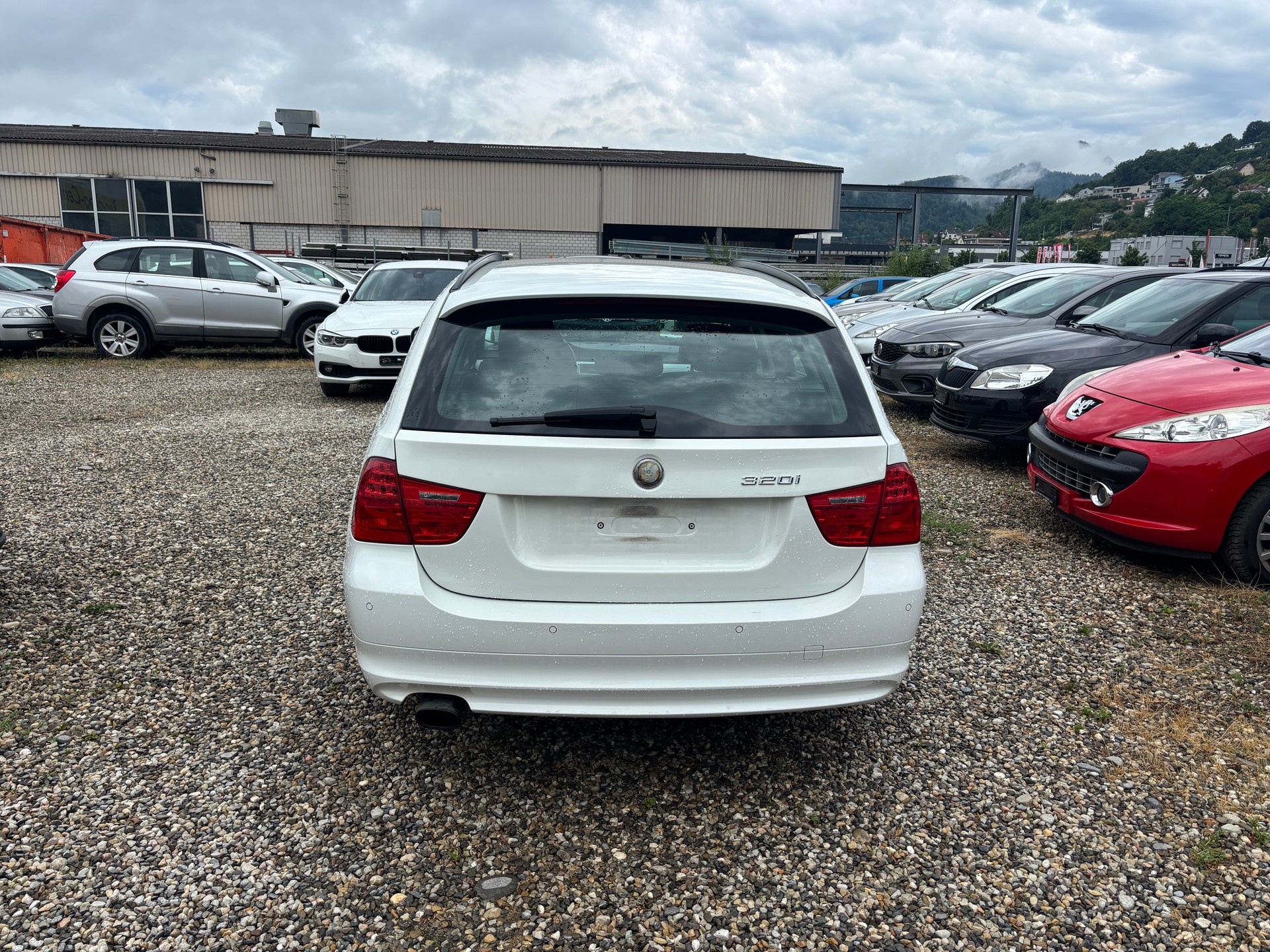 BMW 320i Touring-image-5