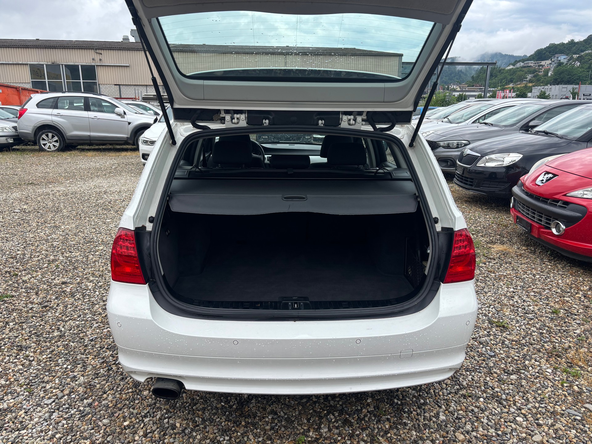 BMW 320i Touring-image-6