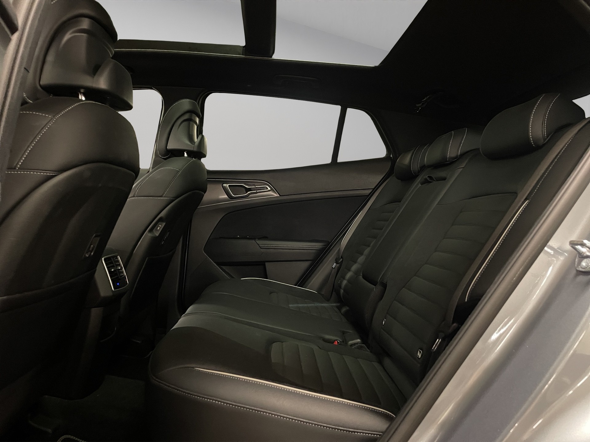 KIA Sportage 1.6 T-GDi Hybrid GT-Line-image-8
