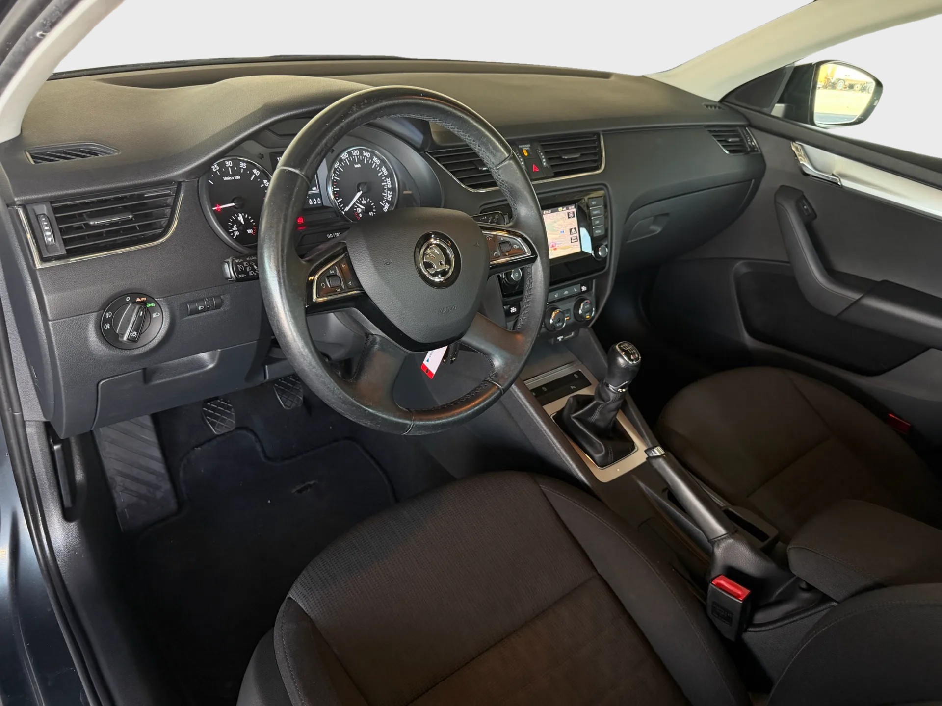 SKODA Octavia Combi 2.0 TDI Elegance 4x4-image-6