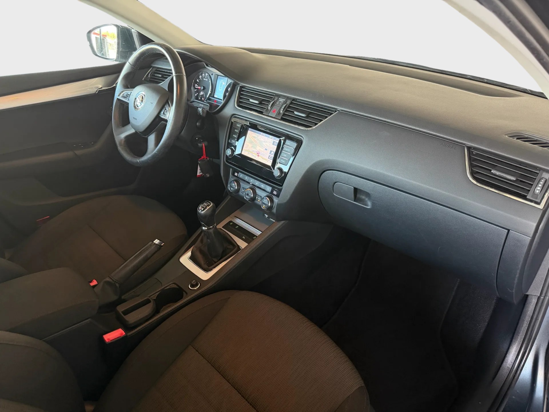 SKODA Octavia Combi 2.0 TDI Elegance 4x4-image-8