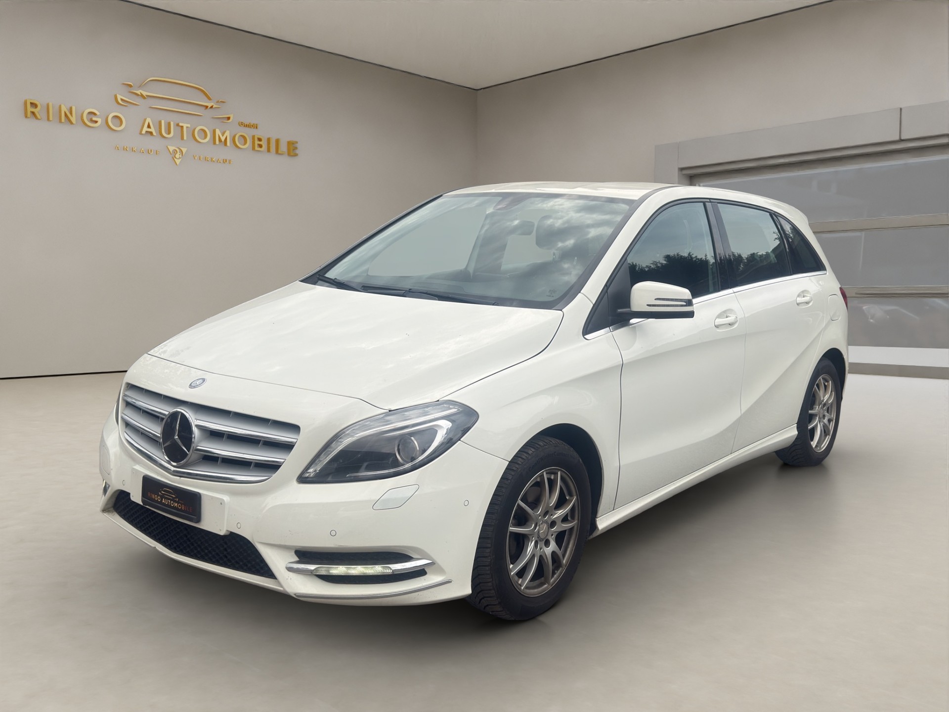 MERCEDES-BENZ B 180 CDI Blue Efficiency Edition-showroom-element-2
