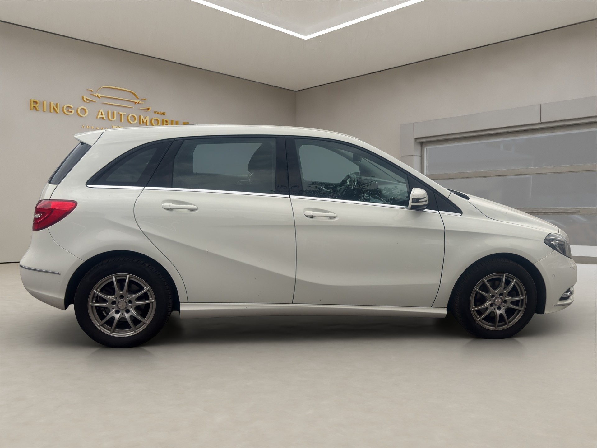 MERCEDES-BENZ B 180 CDI Blue Efficiency Edition-image-7