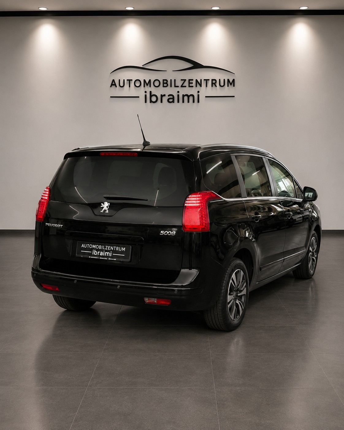 PEUGEOT 5008 1.6 16V T Family Automatic-image-3