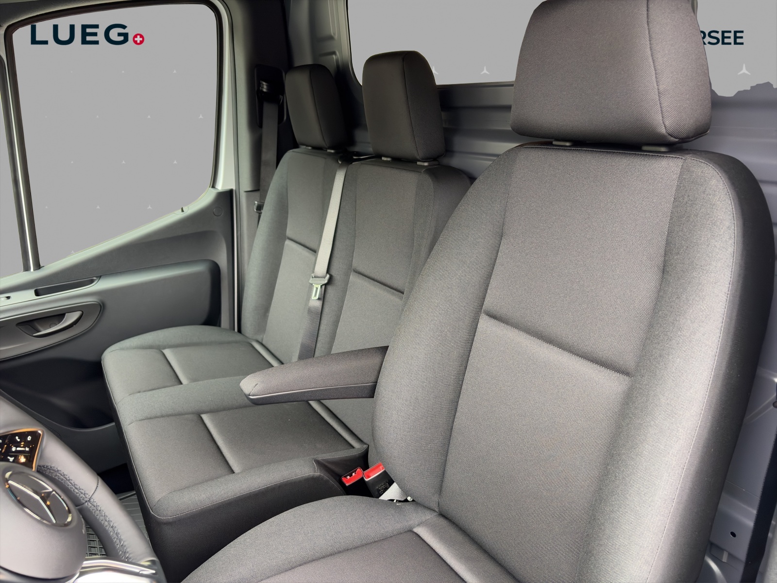 MERCEDES-BENZ MERCEDES-BENZ eSprinter 320 81kWh Standard Pro WORKER-image-9