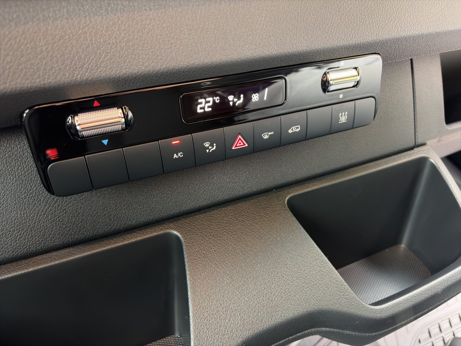 MERCEDES-BENZ MERCEDES-BENZ eSprinter 320 81kWh Standard Pro WORKER-image-11