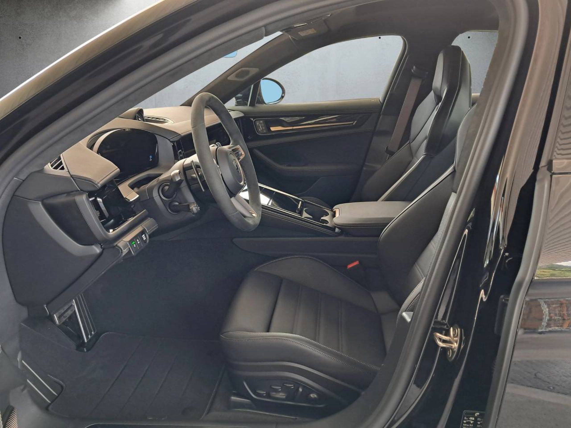 PORSCHE Panamera Turbo S E-Hybrid-showroom-element-3