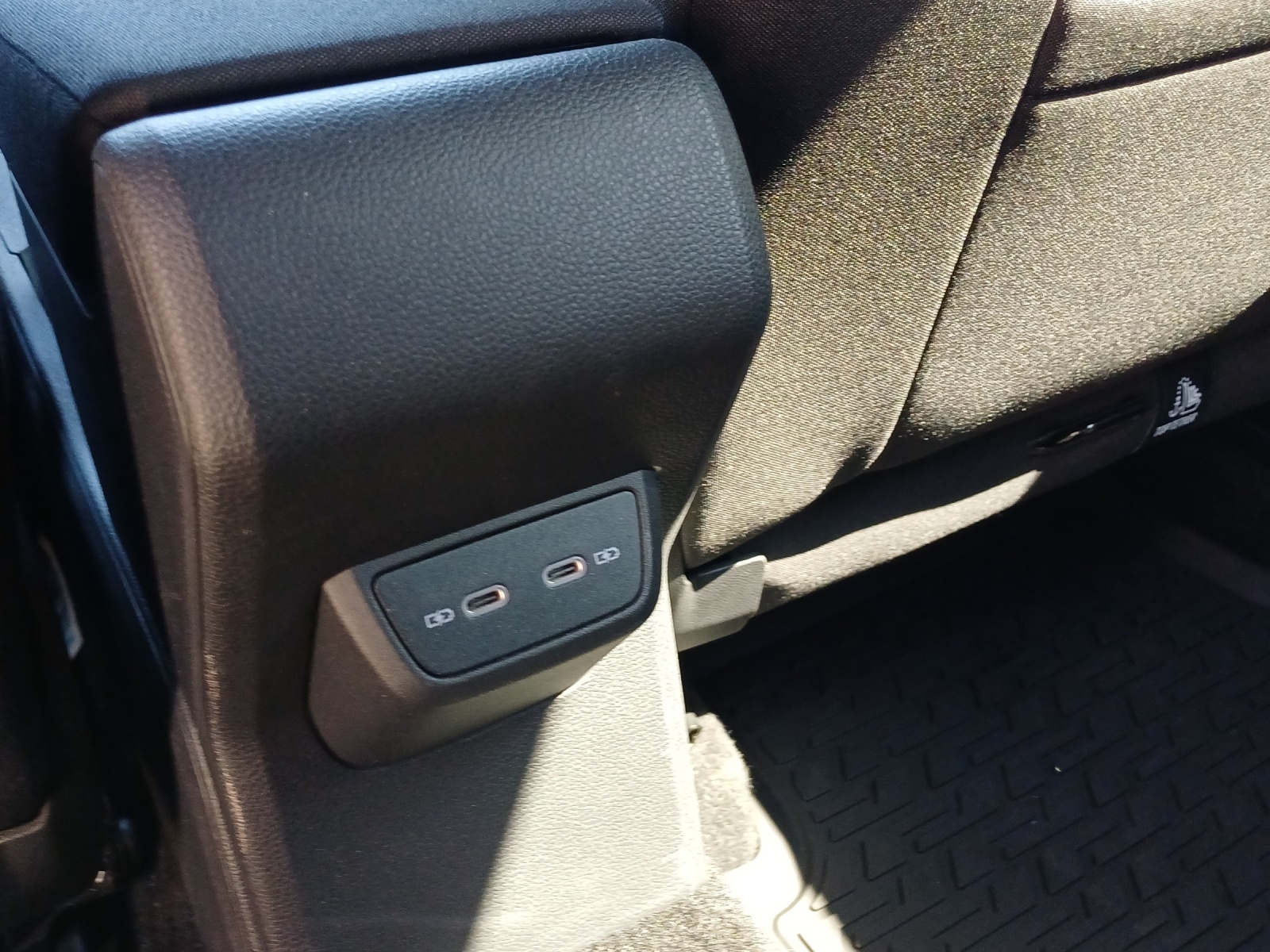 VW Taigo 1.5 TSI R-Line DSG-image-11