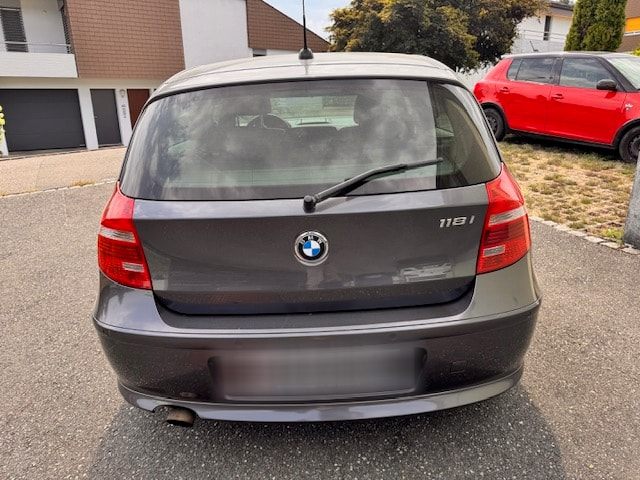 BMW 118i-image-1