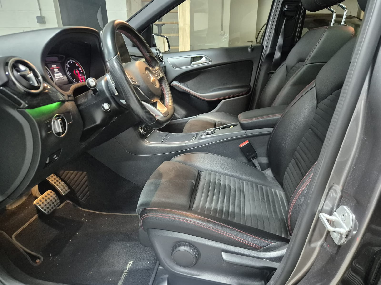 MERCEDES-BENZ B 220 CDI AMG Line 4Matic 7G-DCT-image-5