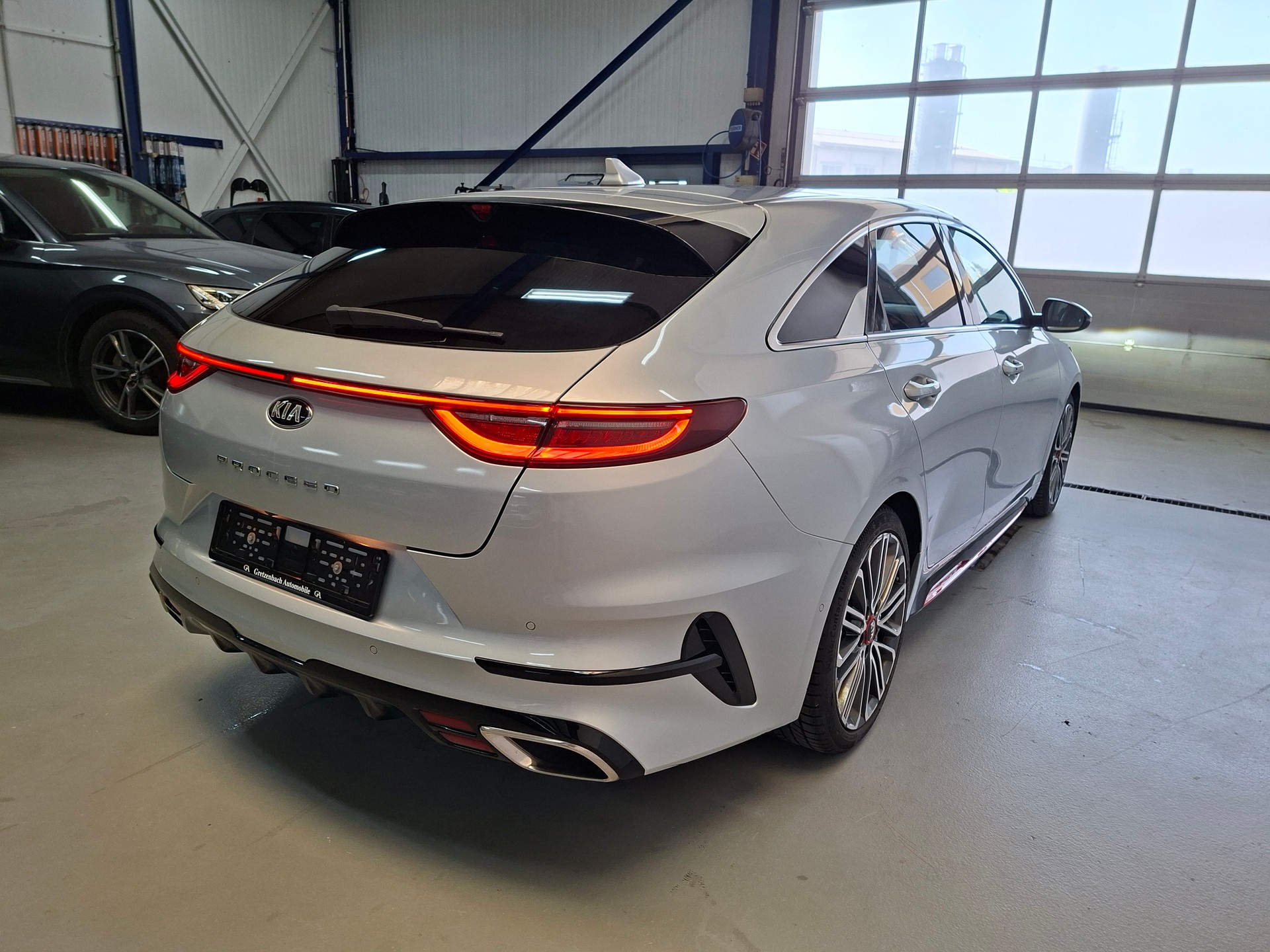 KIA ProCeed 1.6 T-GDi GT DCT-showroom-element-3
