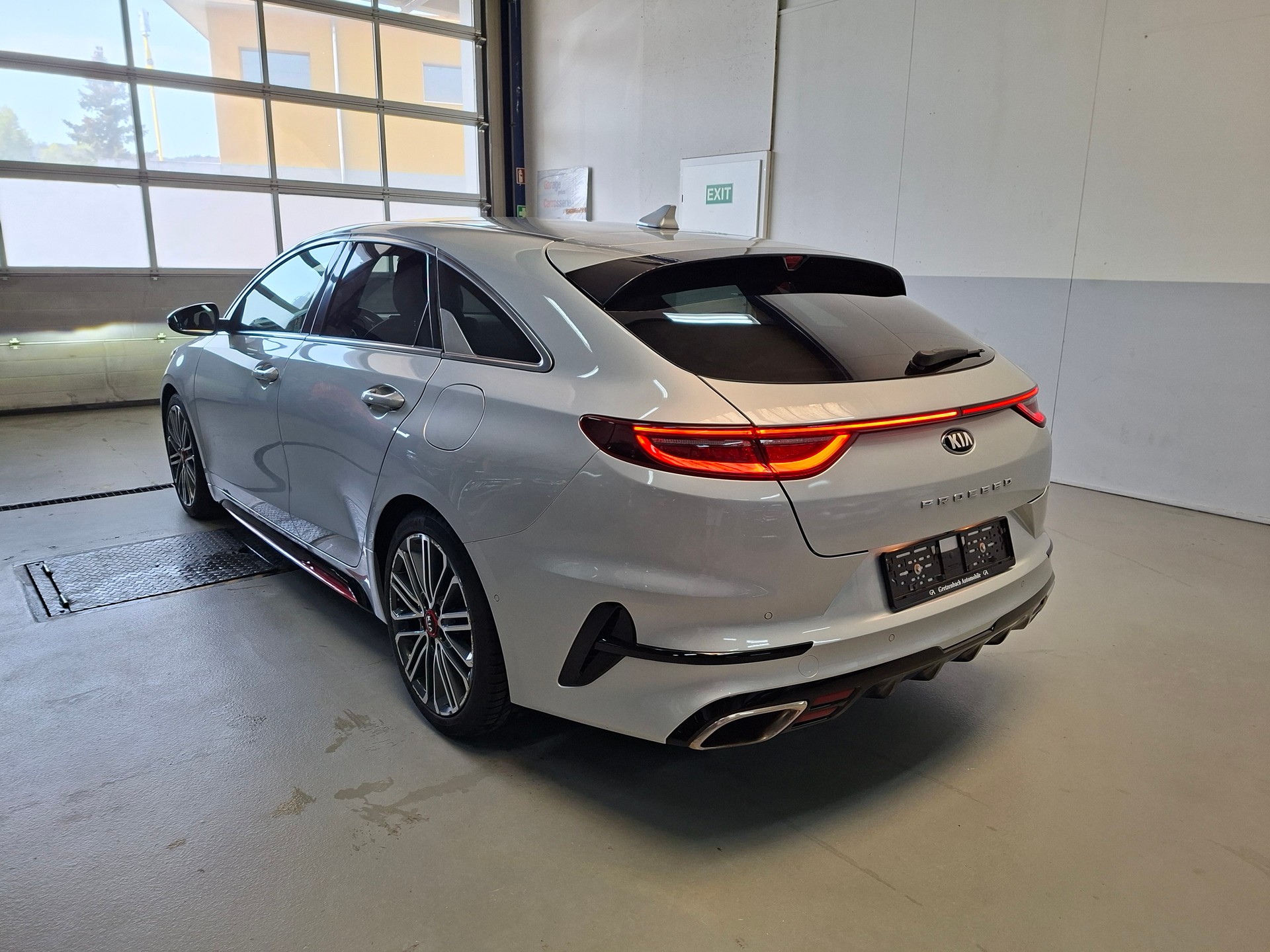 KIA ProCeed 1.6 T-GDi GT DCT-showroom-element-2