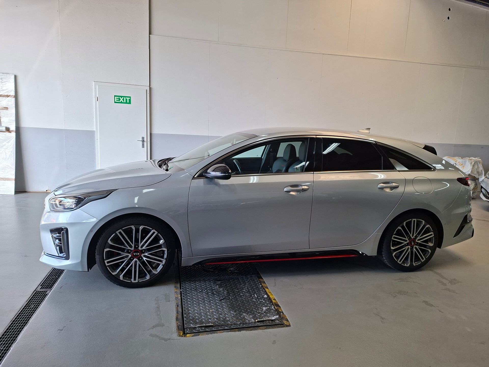 KIA ProCeed 1.6 T-GDi GT DCT-showroom-element-1