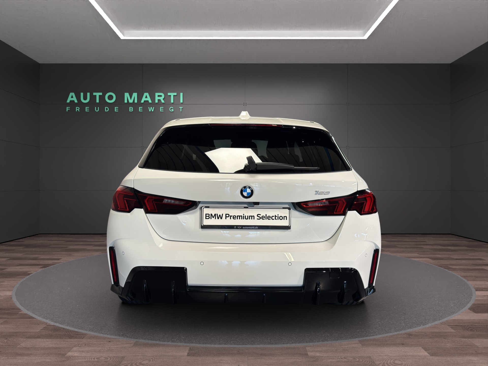 BMW 123 xDrive M Sport-showroom-element-2