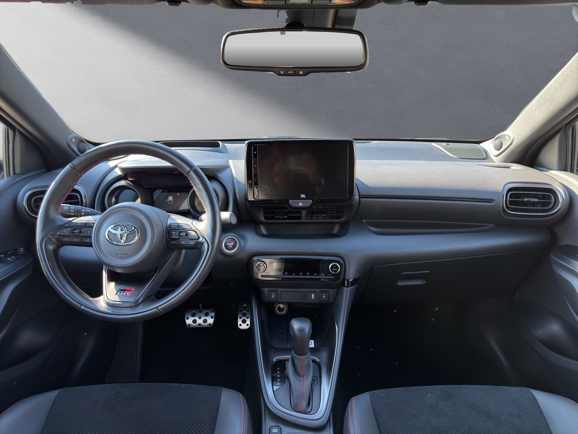 TOYOTA Yaris 1.5 VVT-i HSD GR Sport-showroom-element-3