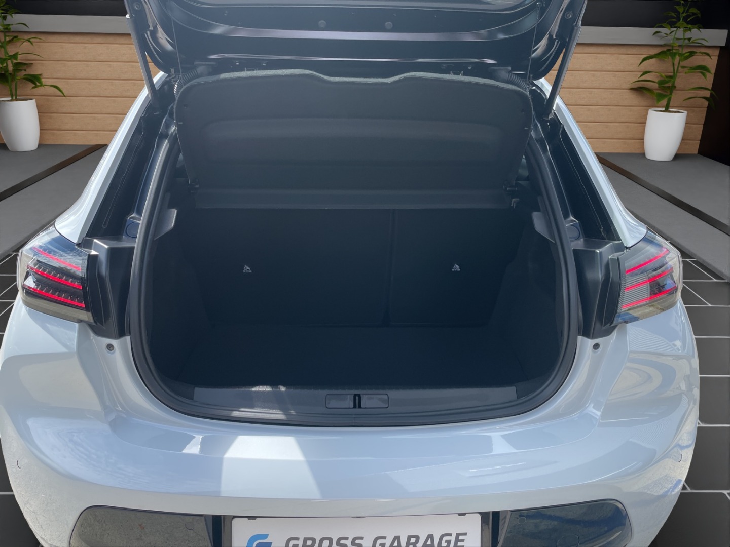 PEUGEOT 208 NEW 1.2 Hybrid 145 GT-image-9