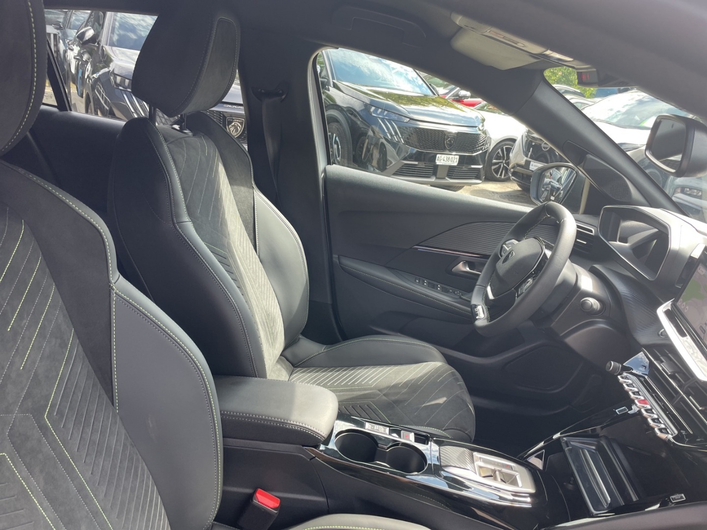 PEUGEOT 208 NEW 1.2 Hybrid 145 GT-image-11
