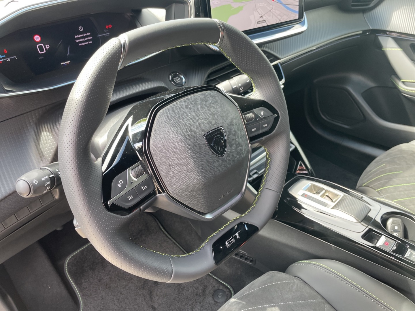 PEUGEOT 208 NEW 1.2 Hybrid 145 GT-image-13