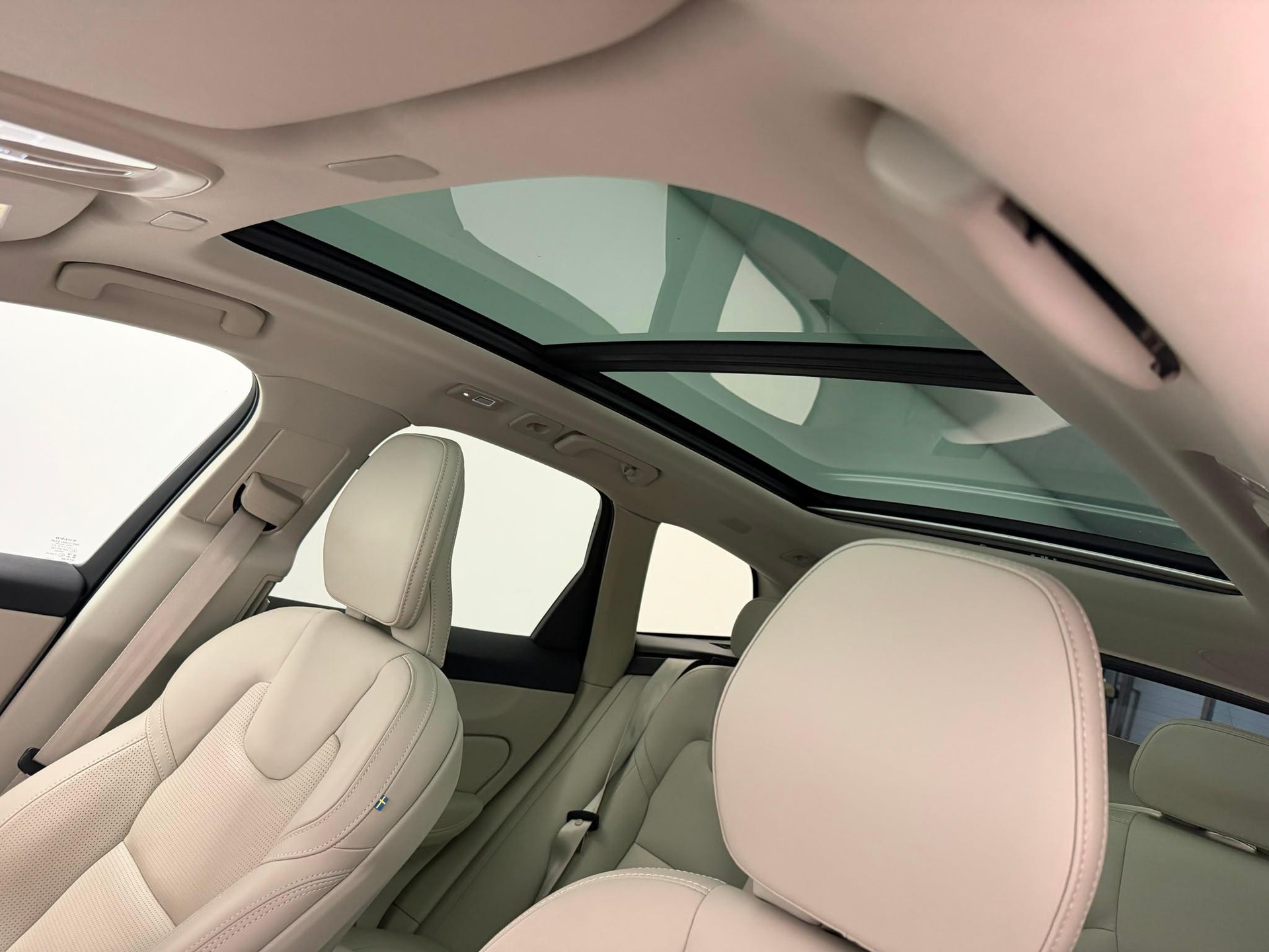 VOLVO XC60 2.0 T6 TE Inscription eAWD-image-14