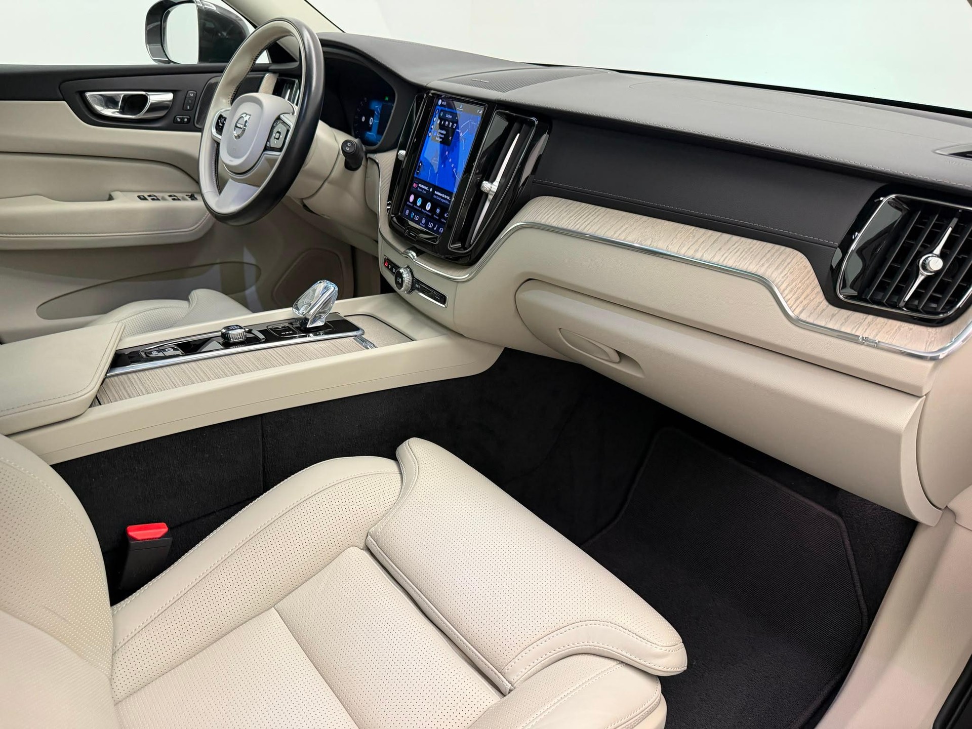 VOLVO XC60 2.0 T6 TE Inscription eAWD-image-9
