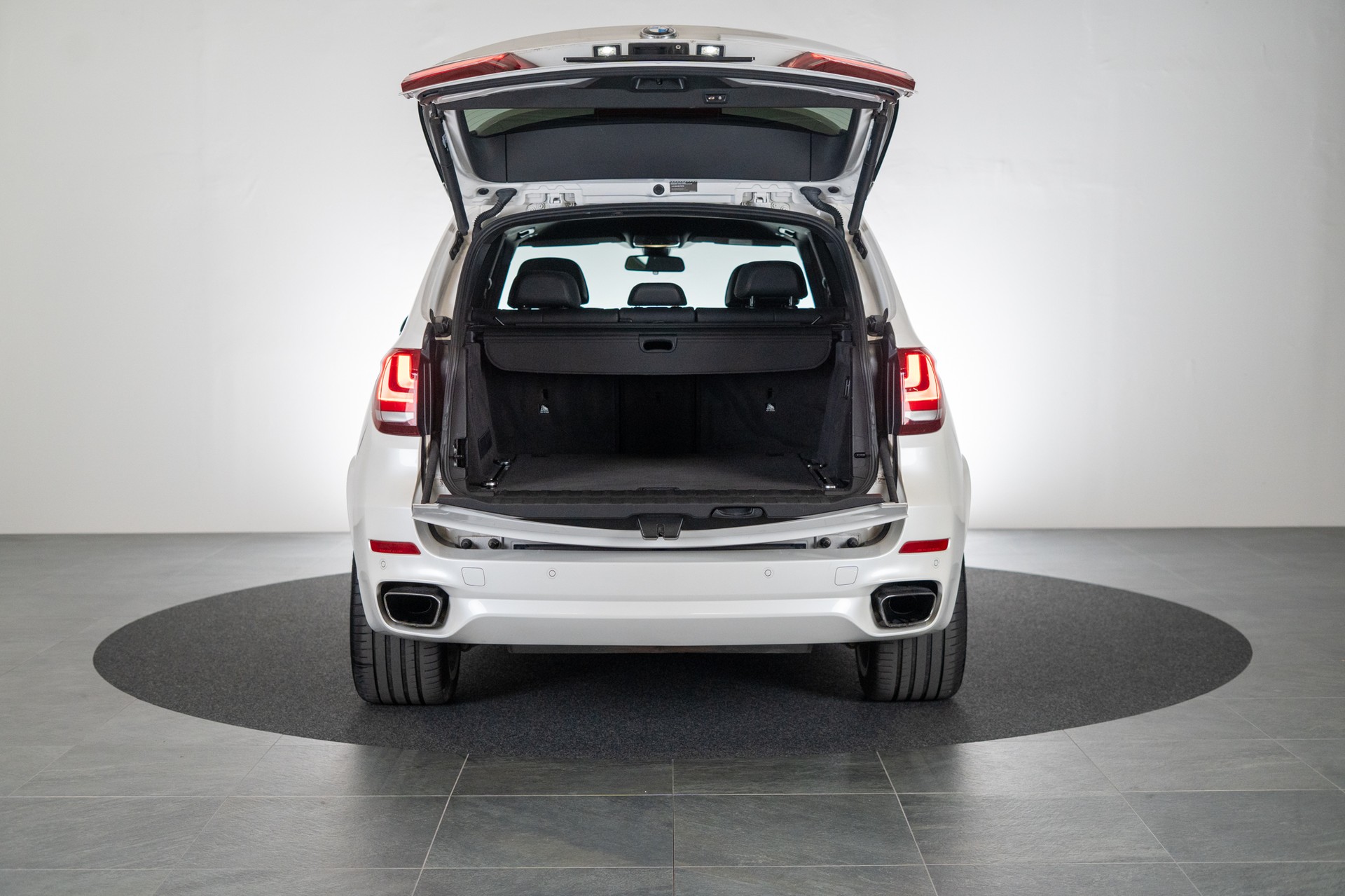 BMW X5 50i xDrive SAG / 360°Kamera / el.Heckklappe / Tempomat-image-5