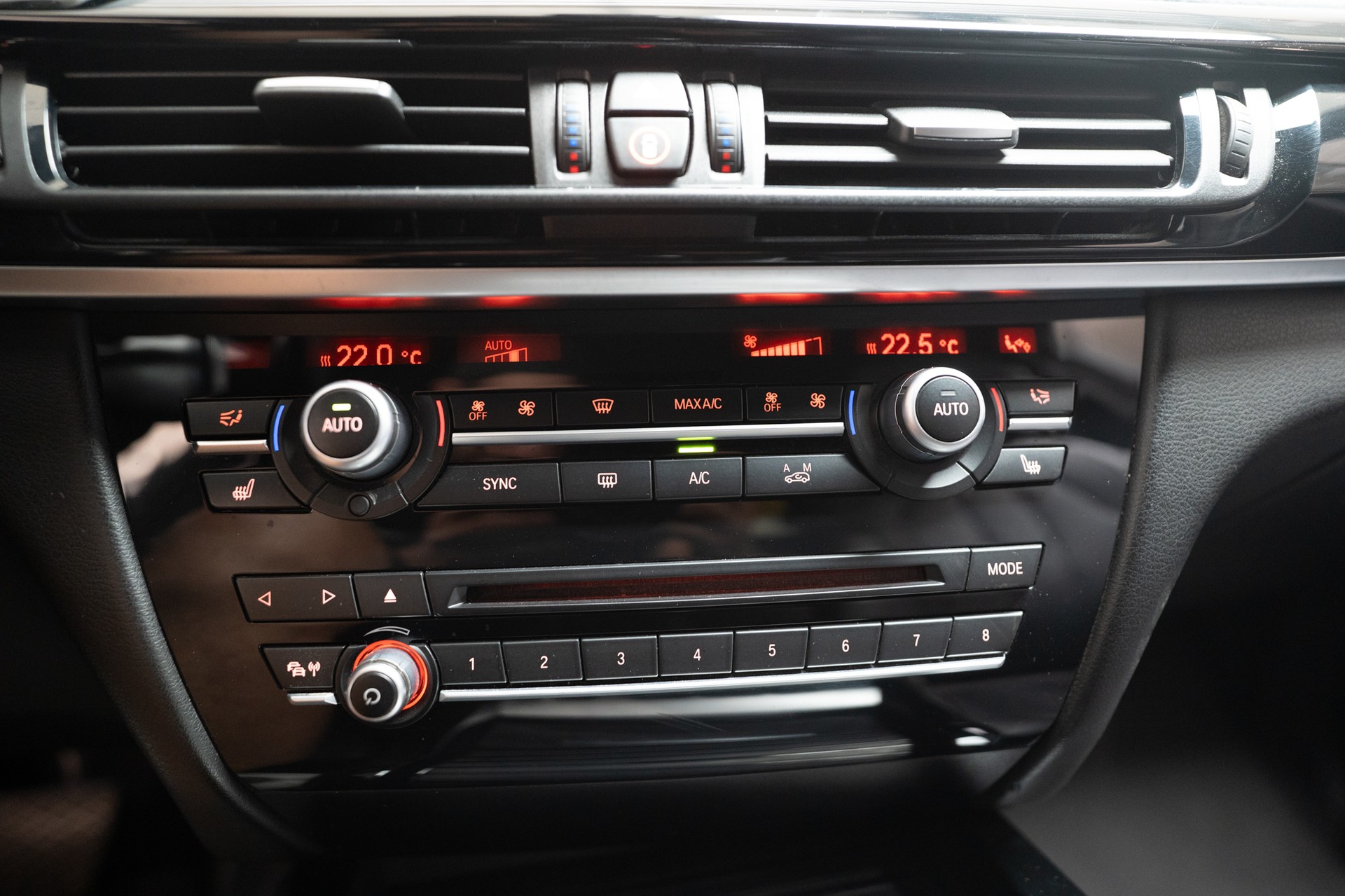 BMW X5 50i xDrive SAG / 360°Kamera / el.Heckklappe / Tempomat-image-26