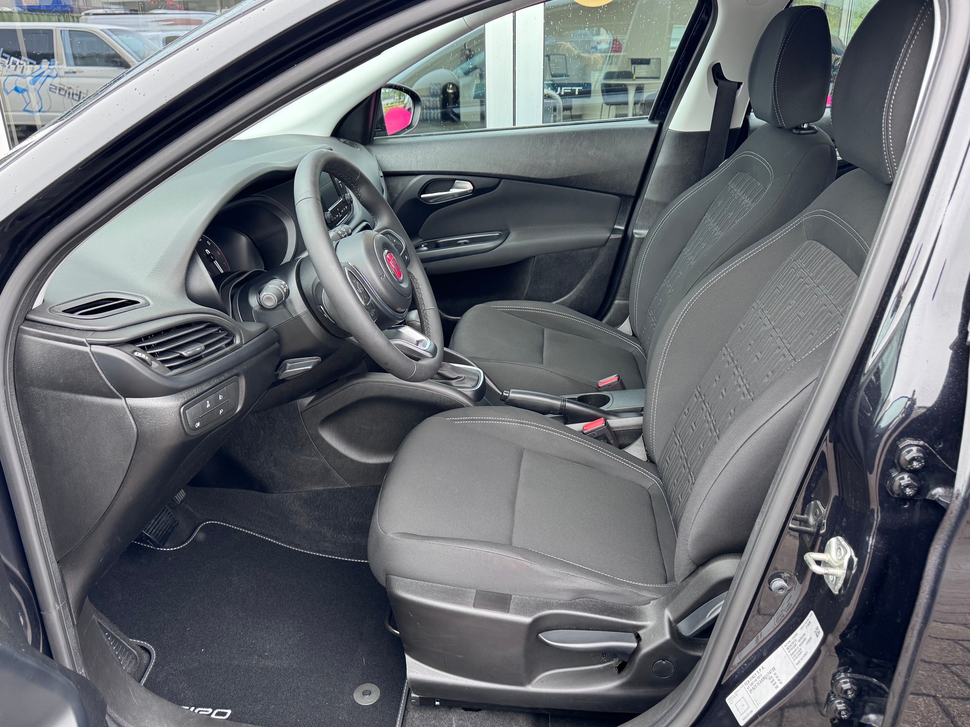 FIAT Tipo Hybrid 1.5 Cult+Automat+Klimaanlage+Bluetooth+Tempomat+8-fach bereift+-image-9