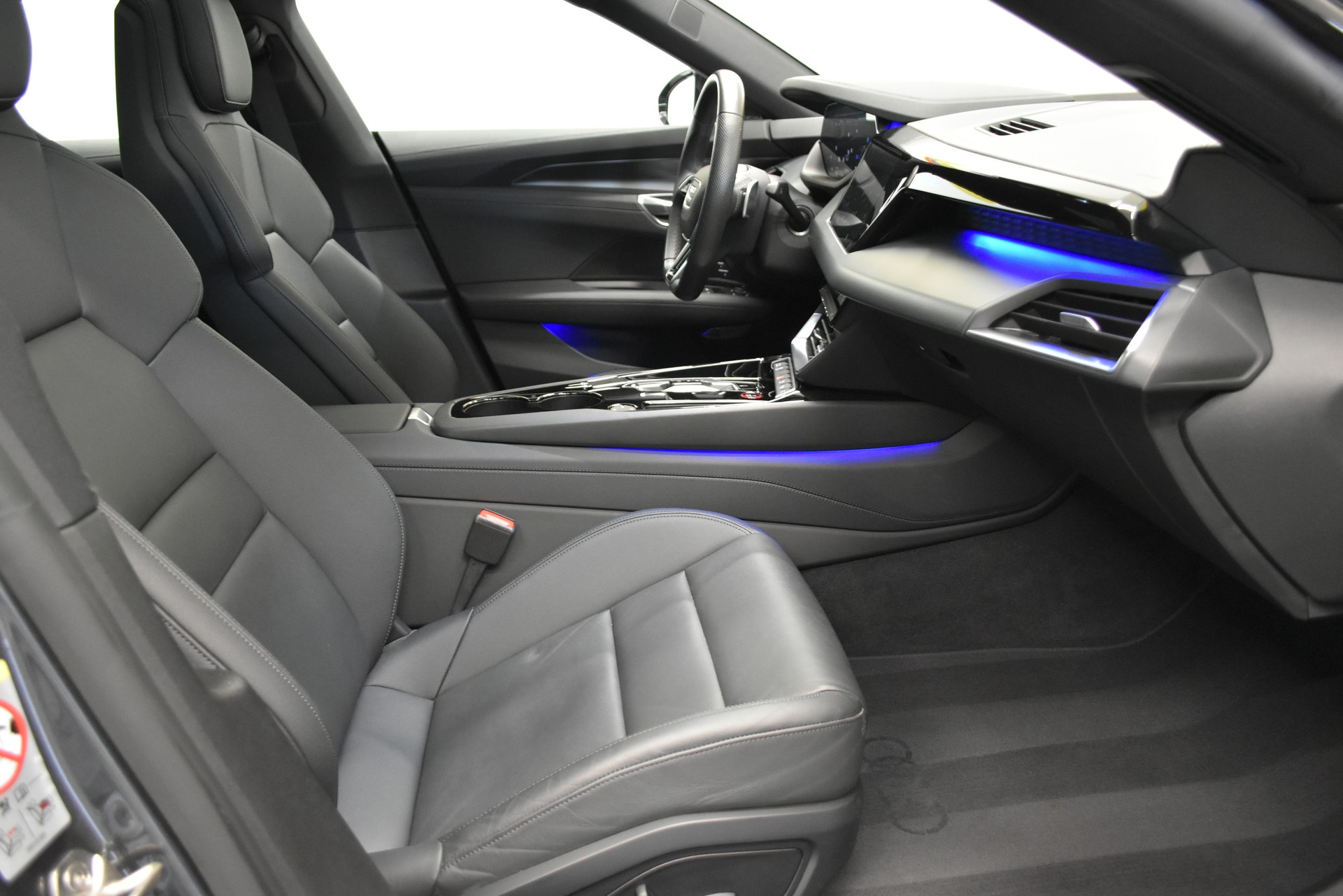 AUDI e-tron GT quattro-image-3