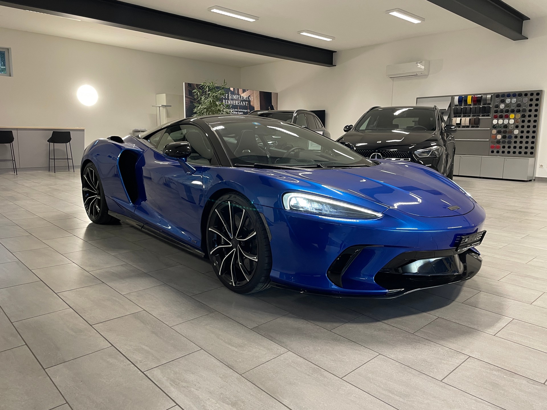 McLAREN GTS-showroom-element-2