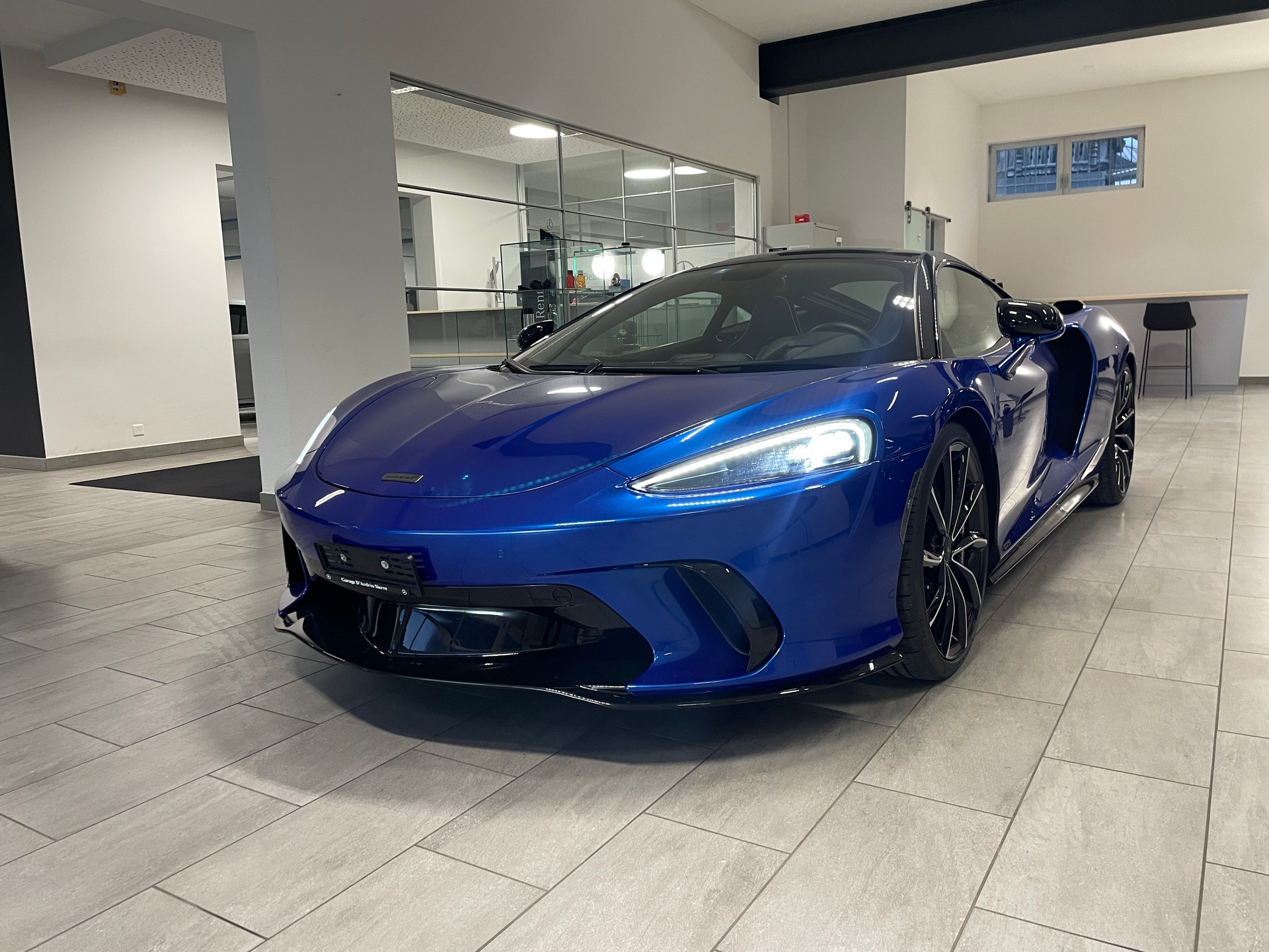 McLAREN GTS-showroom-element-1
