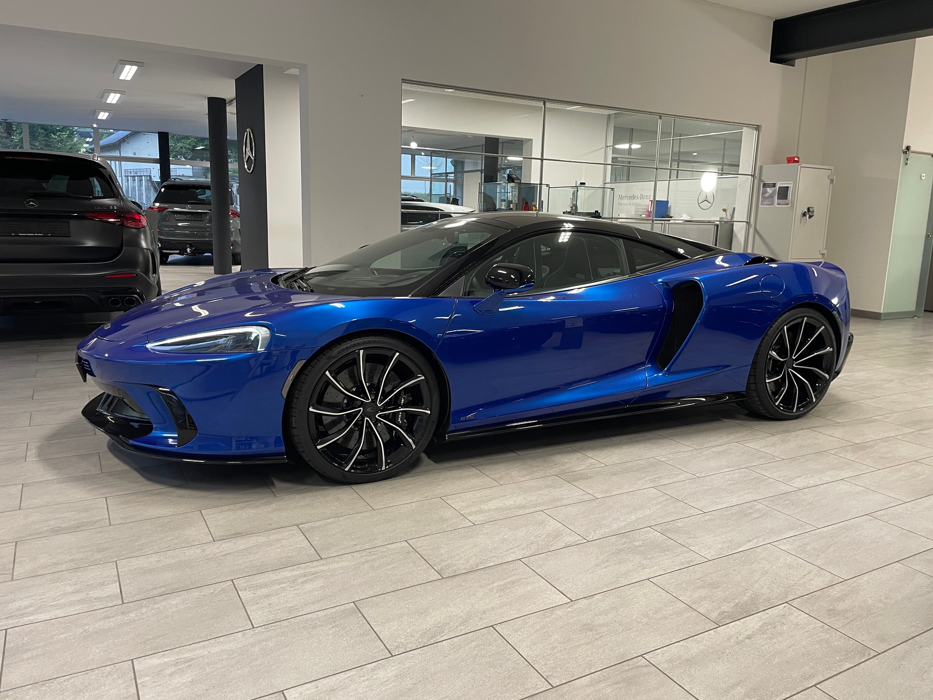 McLAREN GTS-showroom-element-3