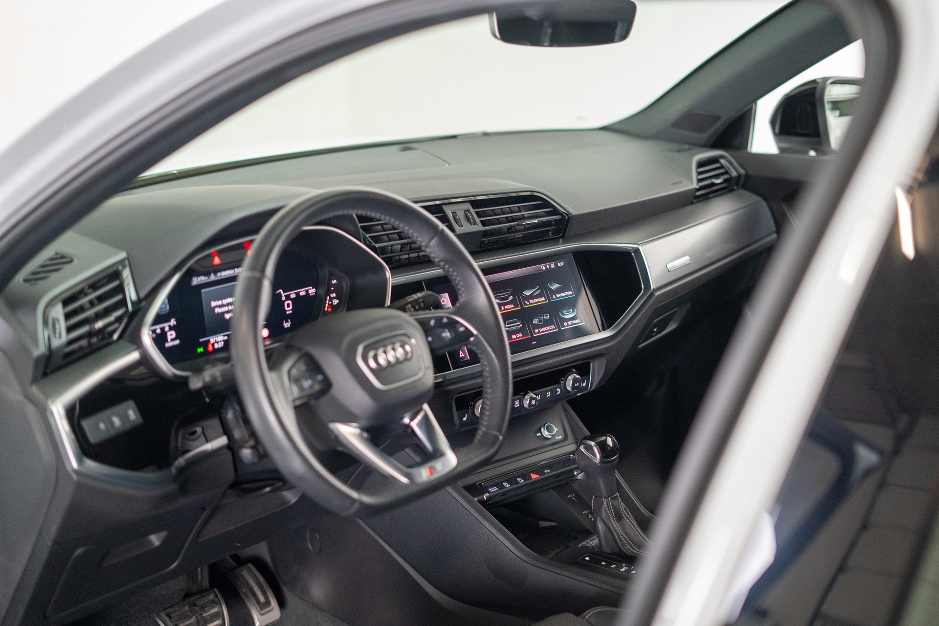 AUDI Q3 1.5 35 TFSI S line S-Tronic / CH-Fahrzeug / S-Line / Rückfahrkamera /-image-10