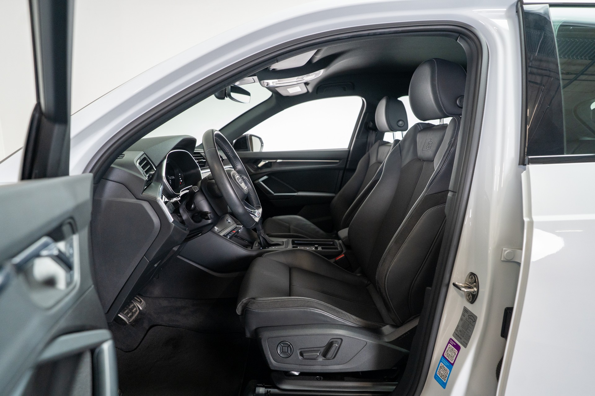 AUDI Q3 1.5 35 TFSI S line S-Tronic / CH-Fahrzeug / S-Line / Rückfahrkamera /-image-7