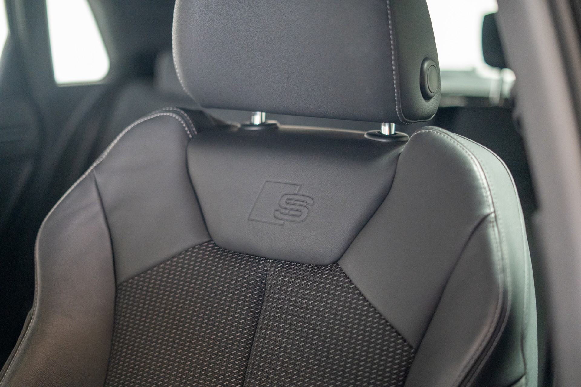 AUDI Q3 1.5 35 TFSI S line S-Tronic / CH-Fahrzeug / S-Line / Rückfahrkamera /-image-8