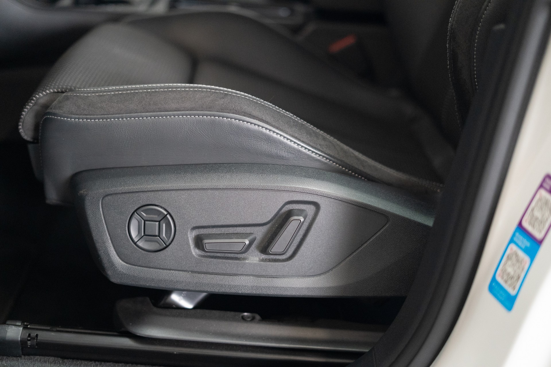 AUDI Q3 1.5 35 TFSI S line S-Tronic / CH-Fahrzeug / S-Line / Rückfahrkamera /-image-9