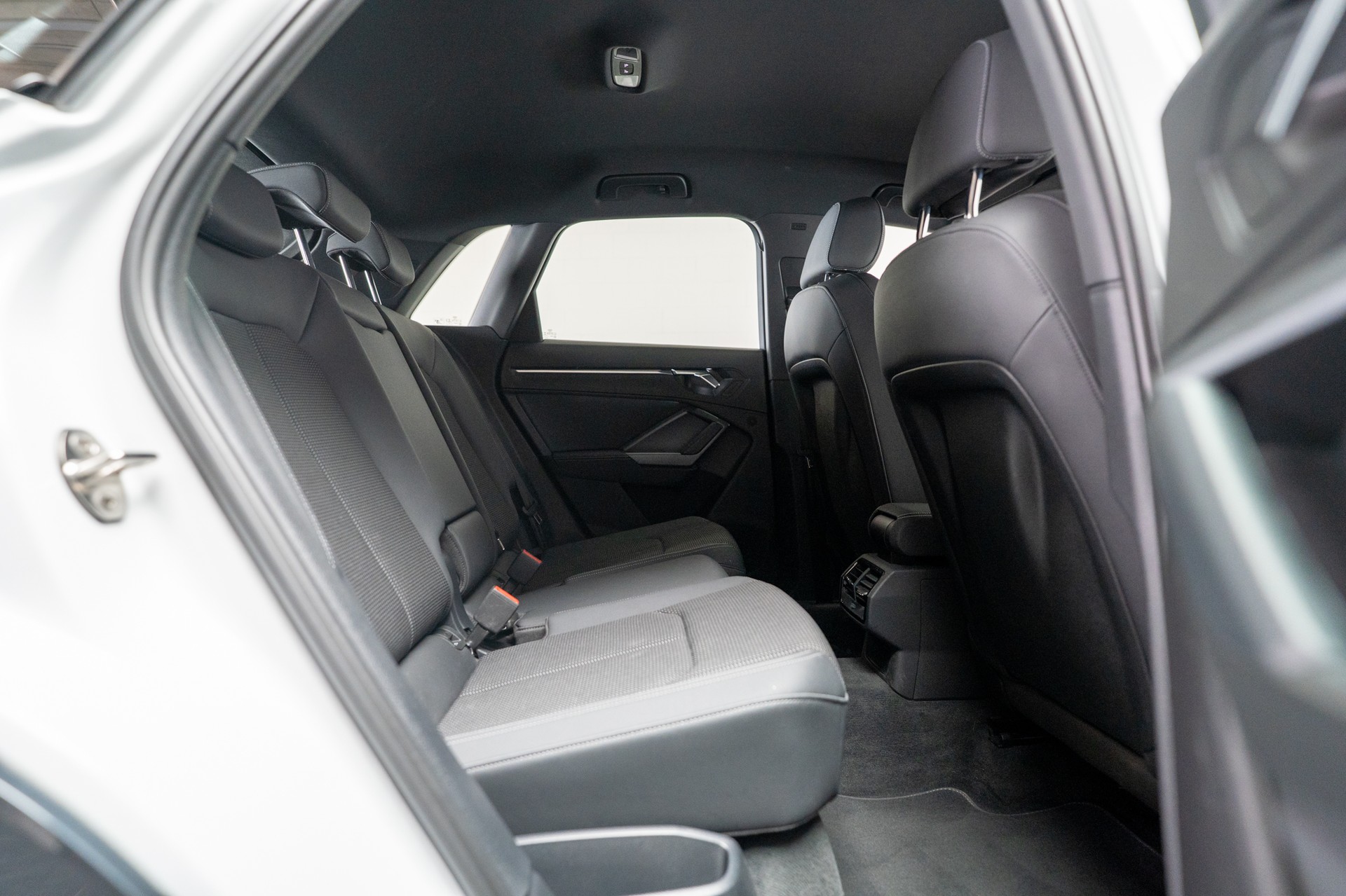 AUDI Q3 1.5 35 TFSI S line S-Tronic / CH-Fahrzeug / S-Line / Rückfahrkamera /-image-15