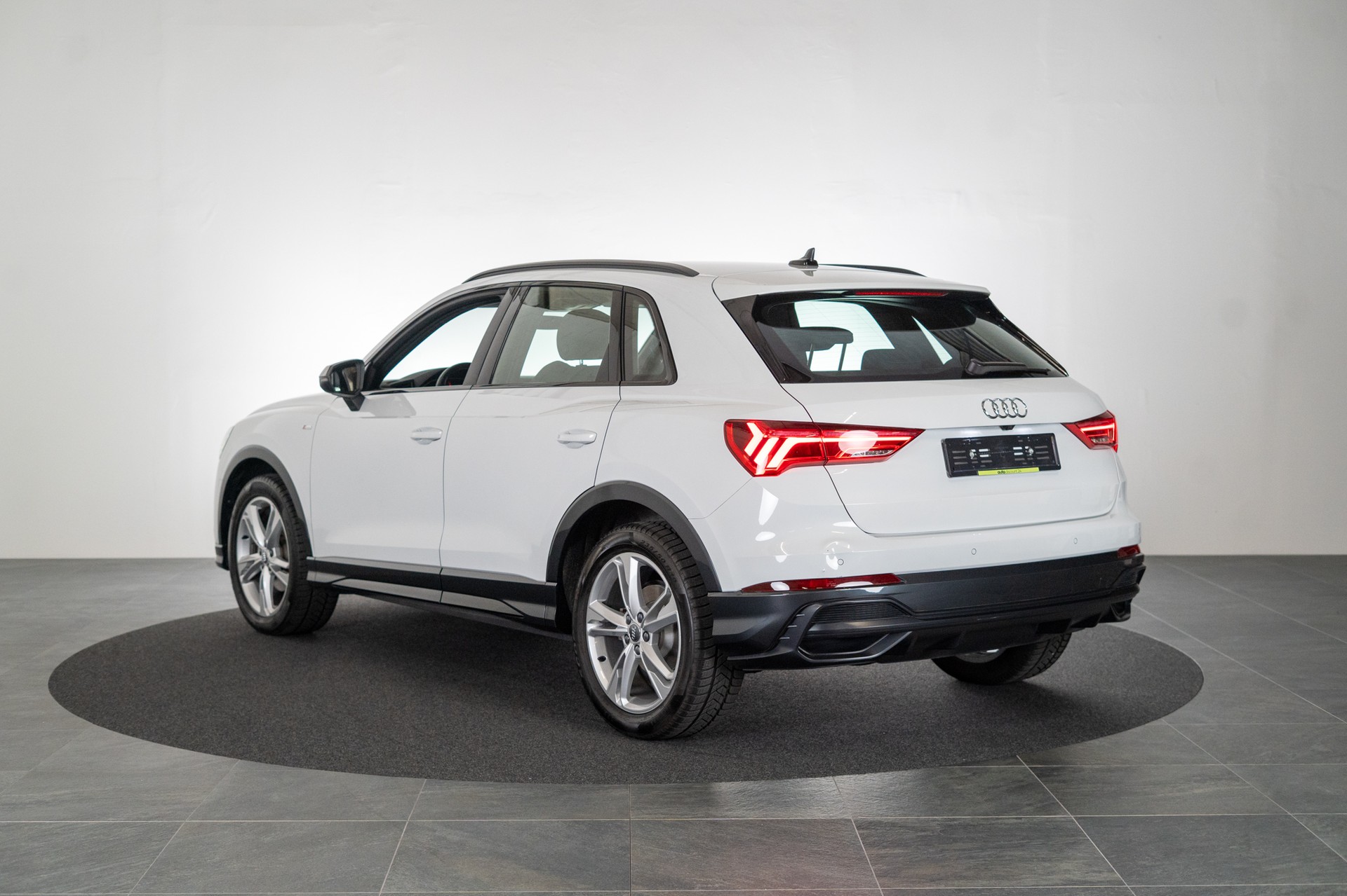 AUDI Q3 1.5 35 TFSI S line S-Tronic / CH-Fahrzeug / S-Line / Rückfahrkamera /-image-6