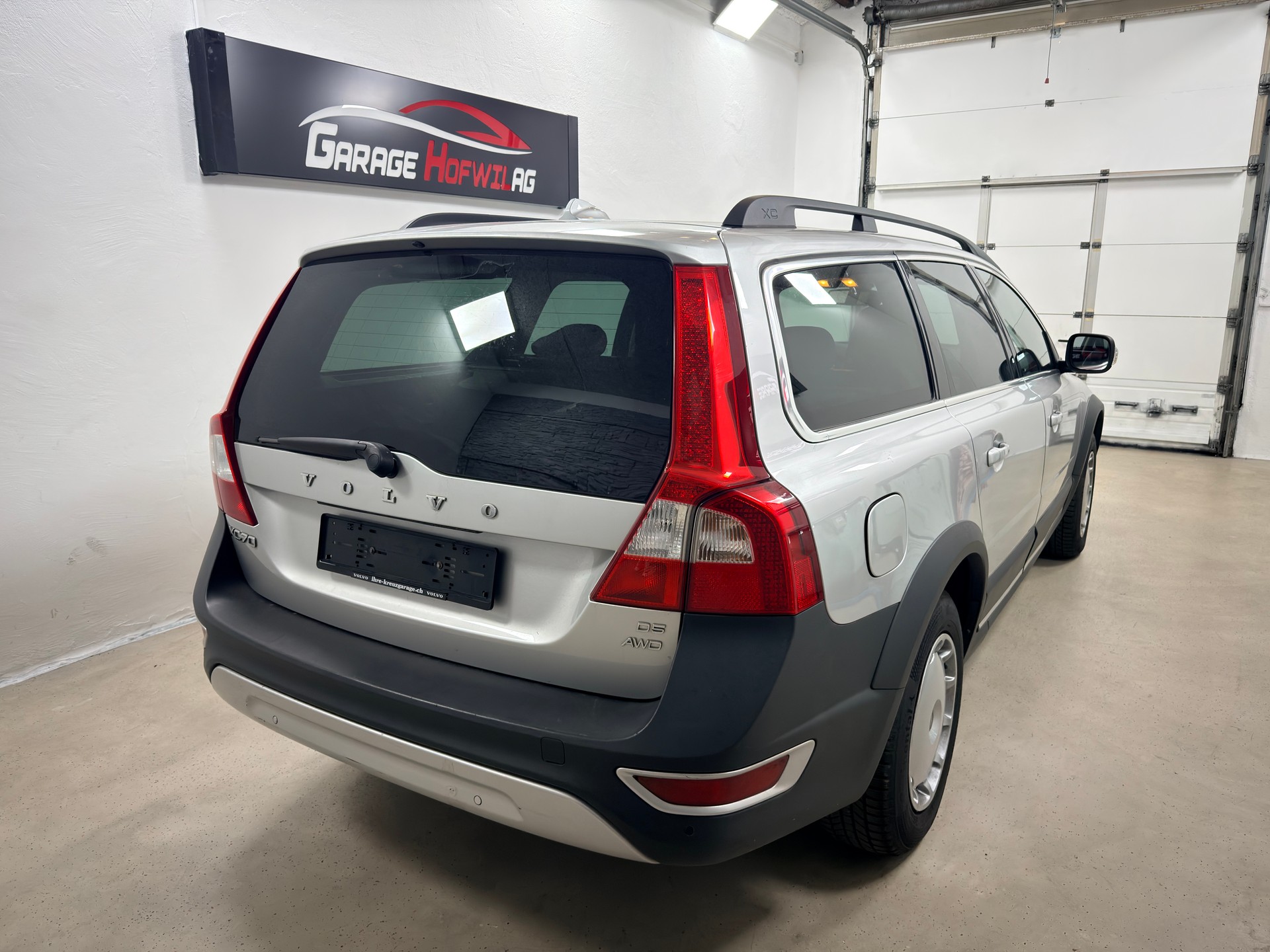 VOLVO XC70 D5 AWD Momentum Geartronic-showroom-element-1