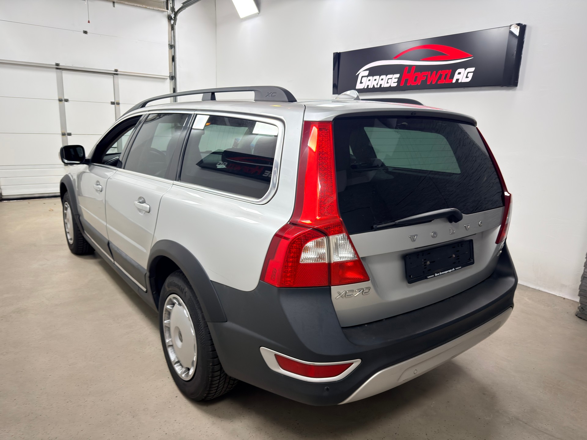 VOLVO XC70 D5 AWD Momentum Geartronic-showroom-element-2