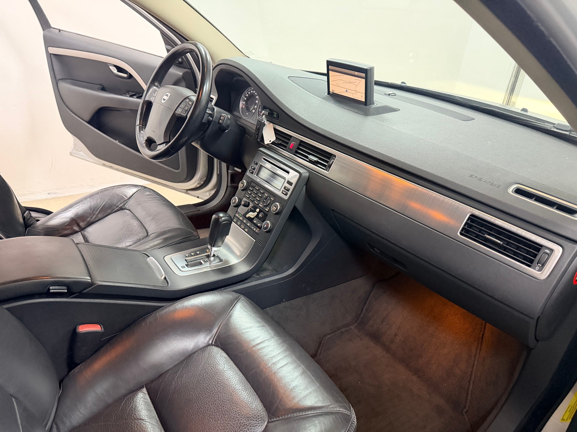 VOLVO XC70 D5 AWD Momentum Geartronic-image-6