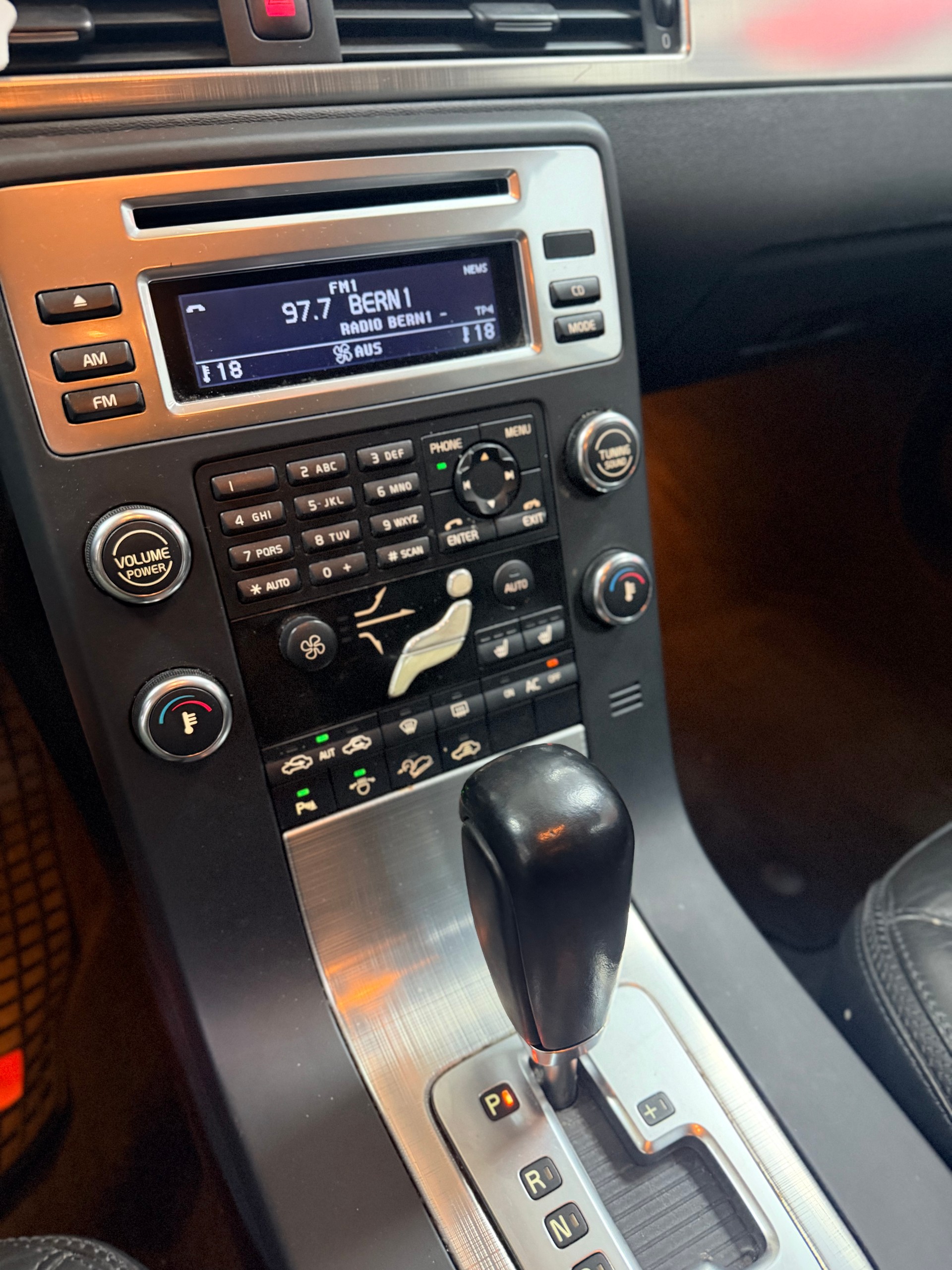 VOLVO XC70 D5 AWD Momentum Geartronic-image-7