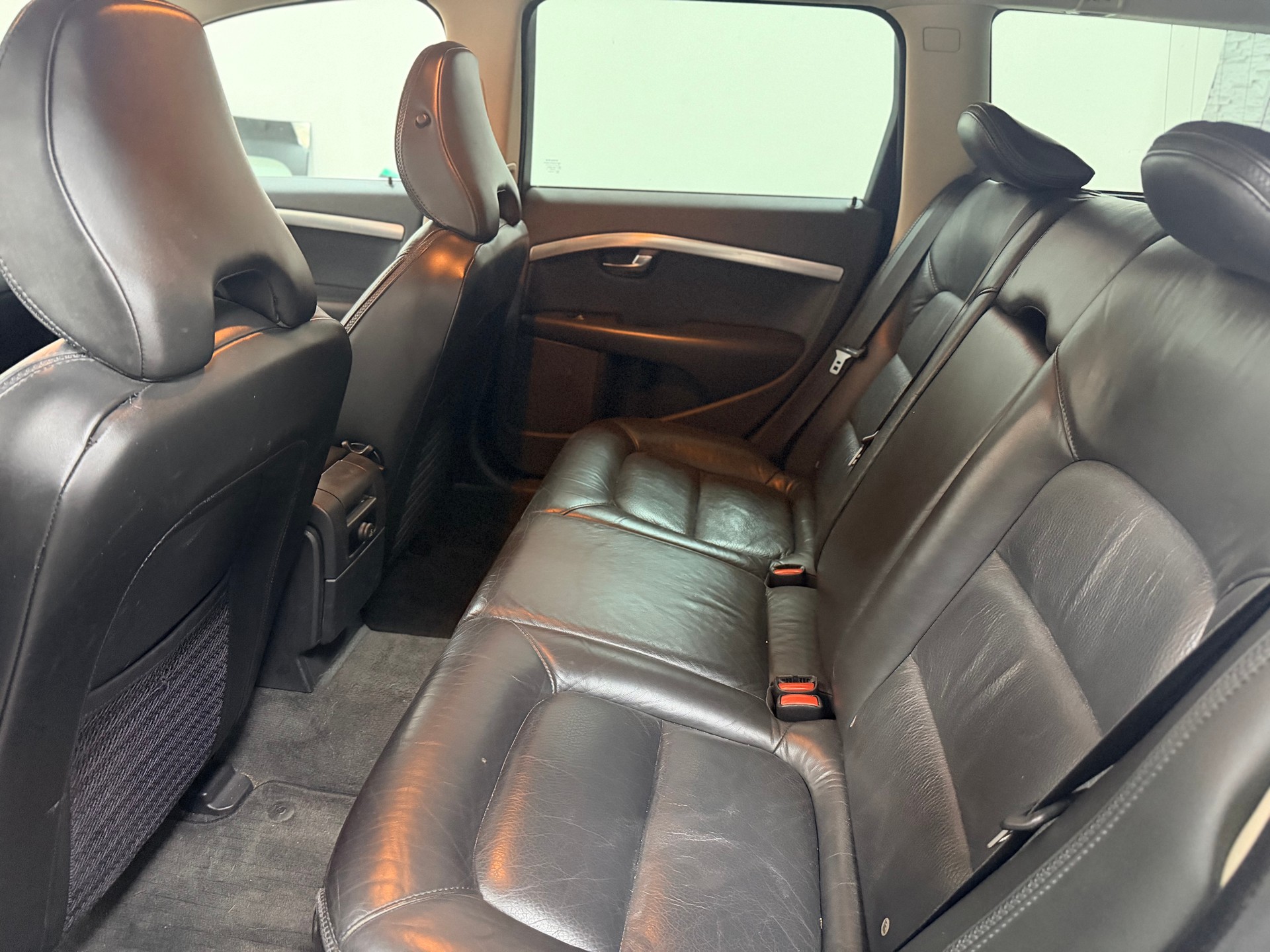 VOLVO XC70 D5 AWD Momentum Geartronic-image-5